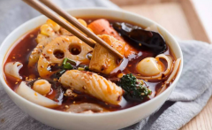 知名麻辣燙出現(xiàn)食品安全問(wèn)題，如何保障吃的安全？